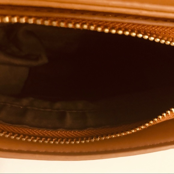 Handbag 😗 - Picture 4 of 5